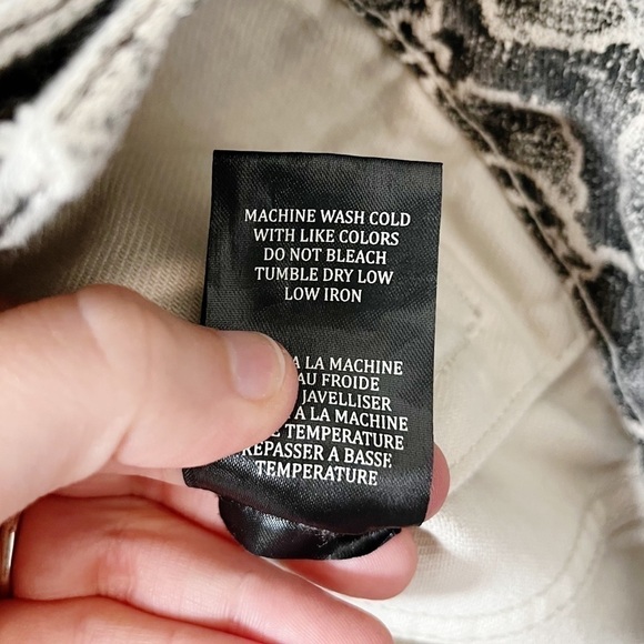 🐍 BLANKNYC Snake Along Python Print Denim Jacket Button Front Size Small - Picture 13 of 13